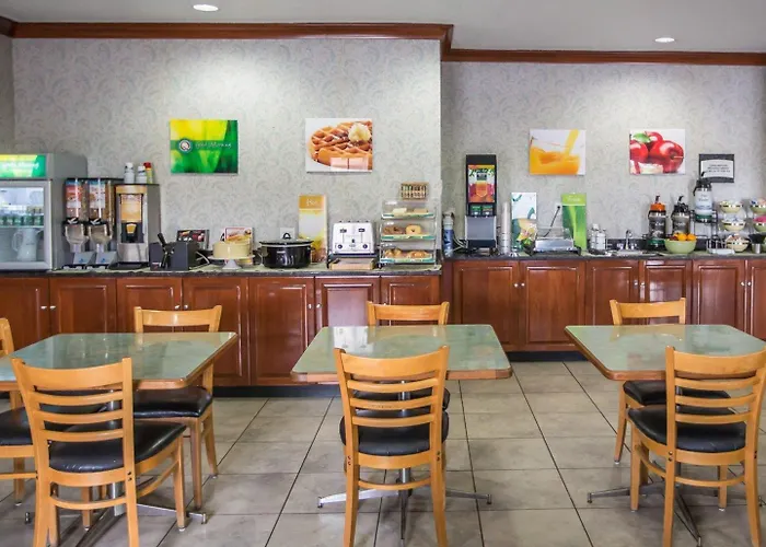 Inn Quality Near Starved Rock State Park 4*